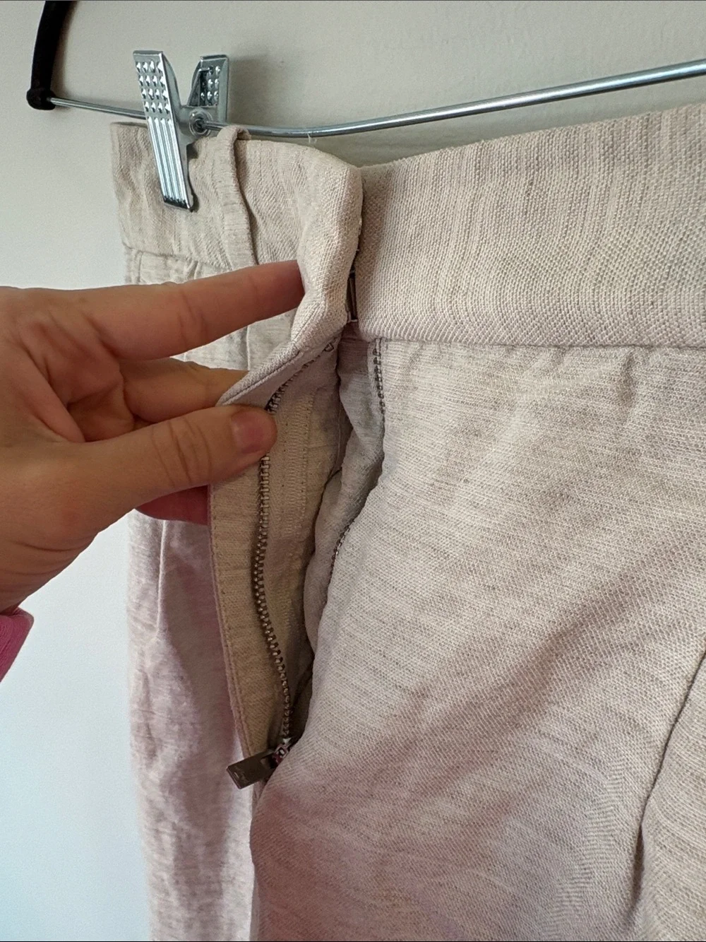 Aritzia Effortless Linen Wide Leg Pant in Tan-Taupe Sz XS short